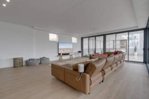 Private Rooftop Beachside 3-Bed Apt with Pool